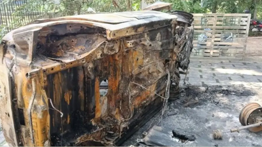 Electric Car Destroyed in Charging