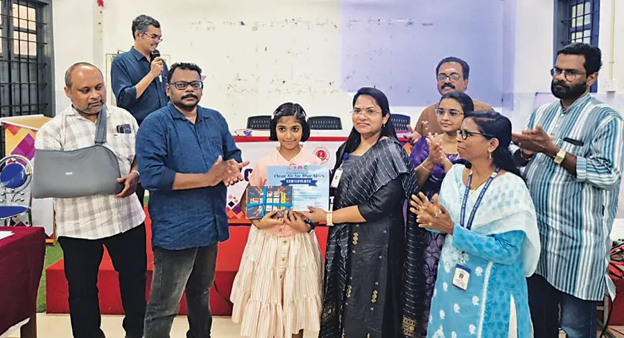 ആരോഗ്യവകുപ്പിന്റെ ജില്ലാ പ്രസംഗ മത്സരത്തിൽ ജൂനിയർ
വിഭാഗത്തിലെ വിജയി ആലപ്പുഴ സെന്റ് ജോസഫ്സ് എച്ച്എസ്എസിലെ
എം ഗൗരിനന്ദന സമ്മാനം സ്വീകരിക്കുന്നു
