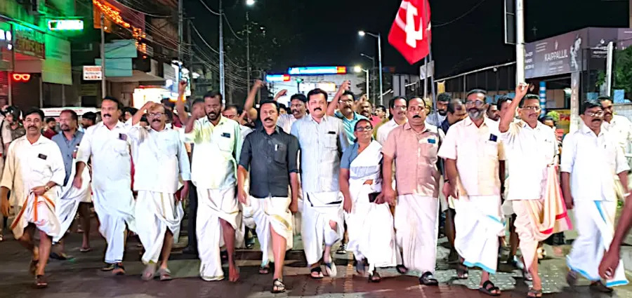 Activists protest against the attack by Congress and Youth Congress on the NS Memorial Building, the CPI (M) Kayamkulam Area Committee office.