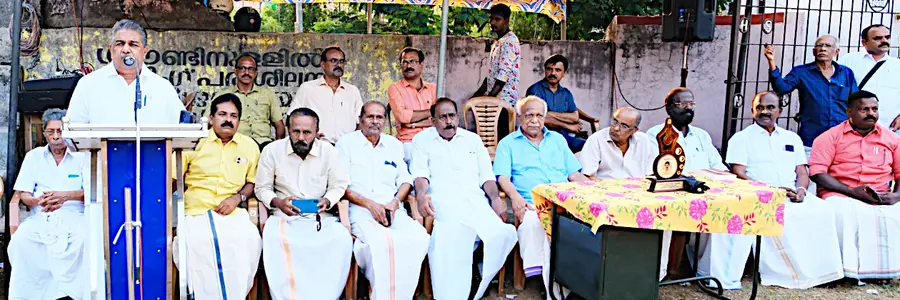 അഖില കേരള നായർ സമാജം എവറോളിങ് ട്രോഫി ഫുട്ബോൾ ടൂർണമെന്റ് മന്ത്രി സജി ചെറിയാൻ ഉദ്ഘാടനംചെയ്യുന്നു
