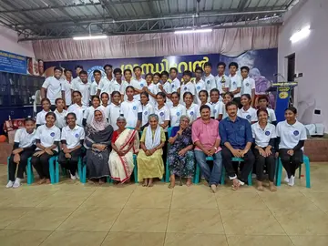 കരിക്കോട് ടികെഎം ഹയർ സെക്കൻ്ററി സ്കൂളിലെ എസ്പിസി, ജെആർസി യൂണിറ്റുകൾ    വേളമാനൂർ ഗാന്ധിഭൻ സന്ദർശിച്ചപ്പോൾ