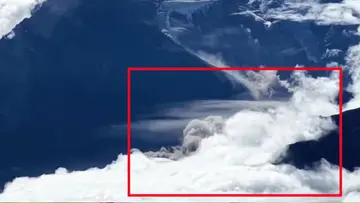 Gyirong Port glacier collapse video