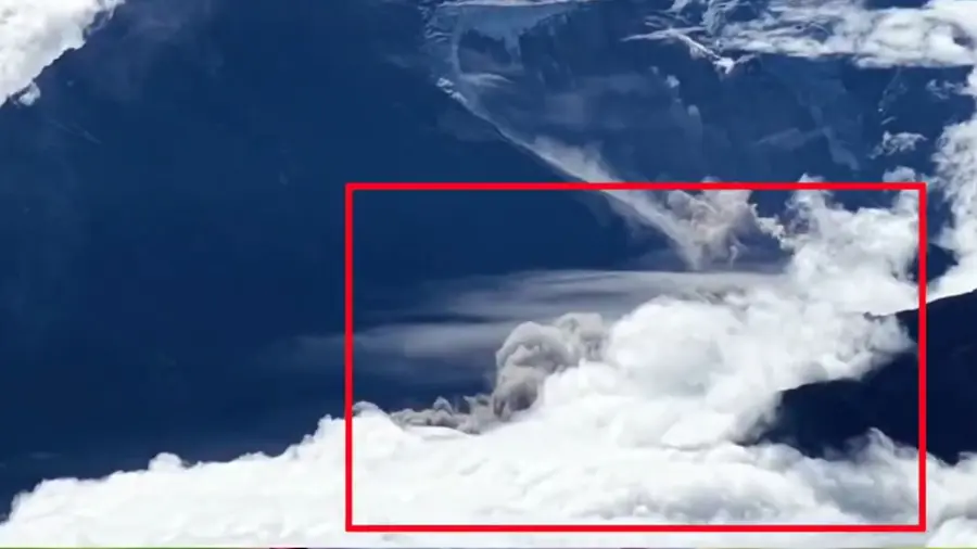 Gyirong Port glacier collapse video