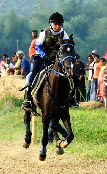 കുതിരക്കുളമ്പടി...