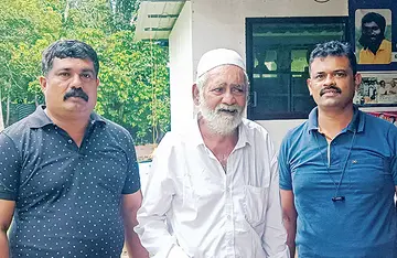 ഹാഷിം ബന്ധുക്കൾക്കൊപ്പം
