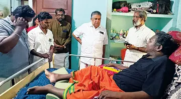 ചികിത്സയിൽ കഴിയുന്ന അജയകുമാറിനെ സജി ചെറിയാൻ എംഎൽഎ സന്ദർശിക്കുന്നു