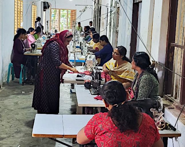 Kudumbashree organized garment making training in Arattupuzha