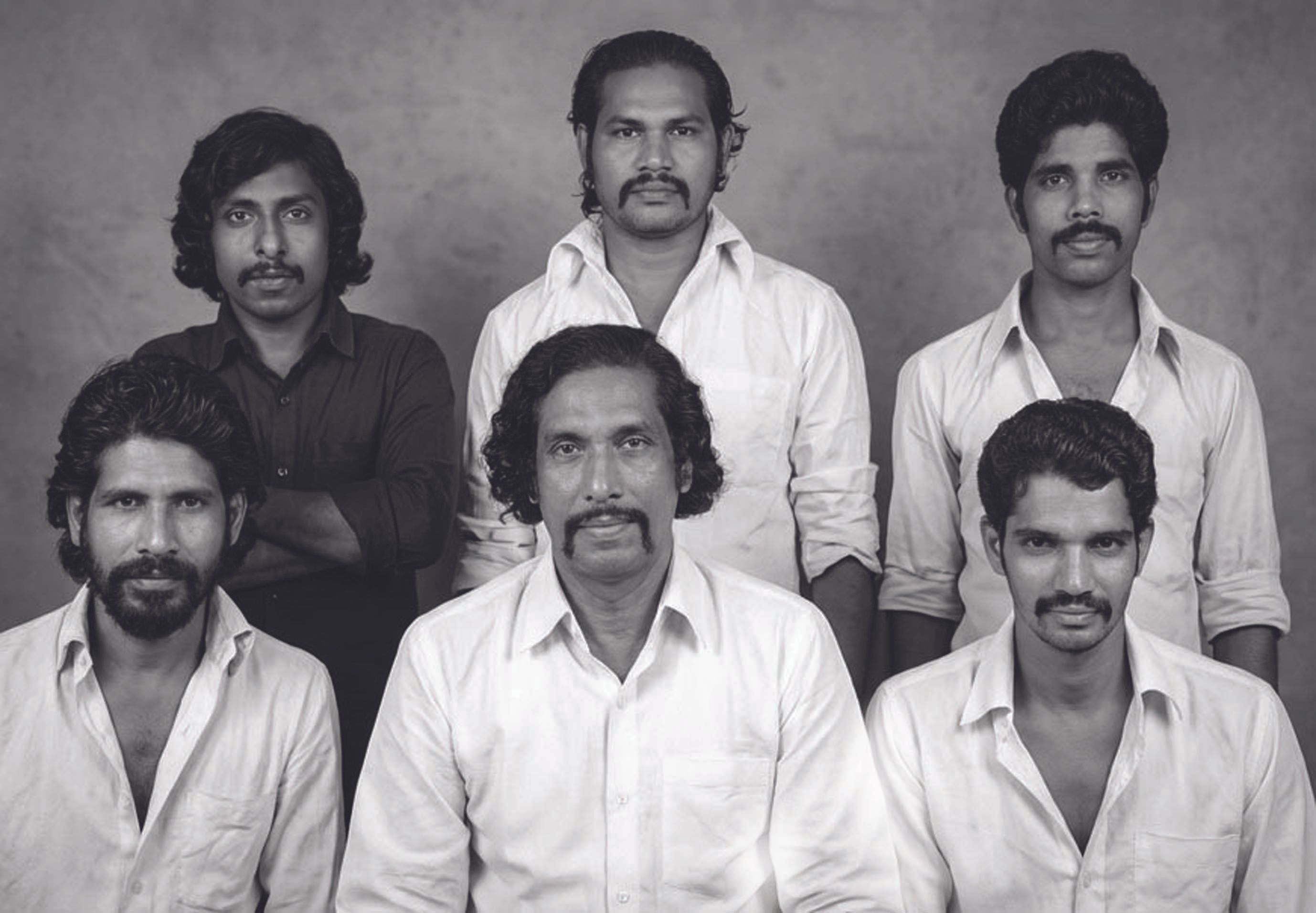 ശ്രീനിവാസന്റെ നാടകകാലത്ത്‌ തൃക്കരിപ്പൂർ പ്രൊഫഷണൽ നാടകവേദി അംഗങ്ങൾക്കൊപ്പം. നിൽക്കുന്നവർ: പാട്യം ശ്രീനിവാസൻ, രമേശൻ തൃക്കരിപ്പൂർ, ബാലകൃഷ്‌ണൻ. ഇരിക്കുന്നവർ: (ഇടത്തുനിന്ന്‌) ഗോവിന്ദപ്പൊതുവാൾ, രവീന്ദ്രനാഥ്‌ മാണിയാറത്ത്‌, രാമകൃഷ്‌ണൻ  ഇമേജ്‌ റെസ്റ്റോറേഷൻ: യശ്വന്ത്‌ 