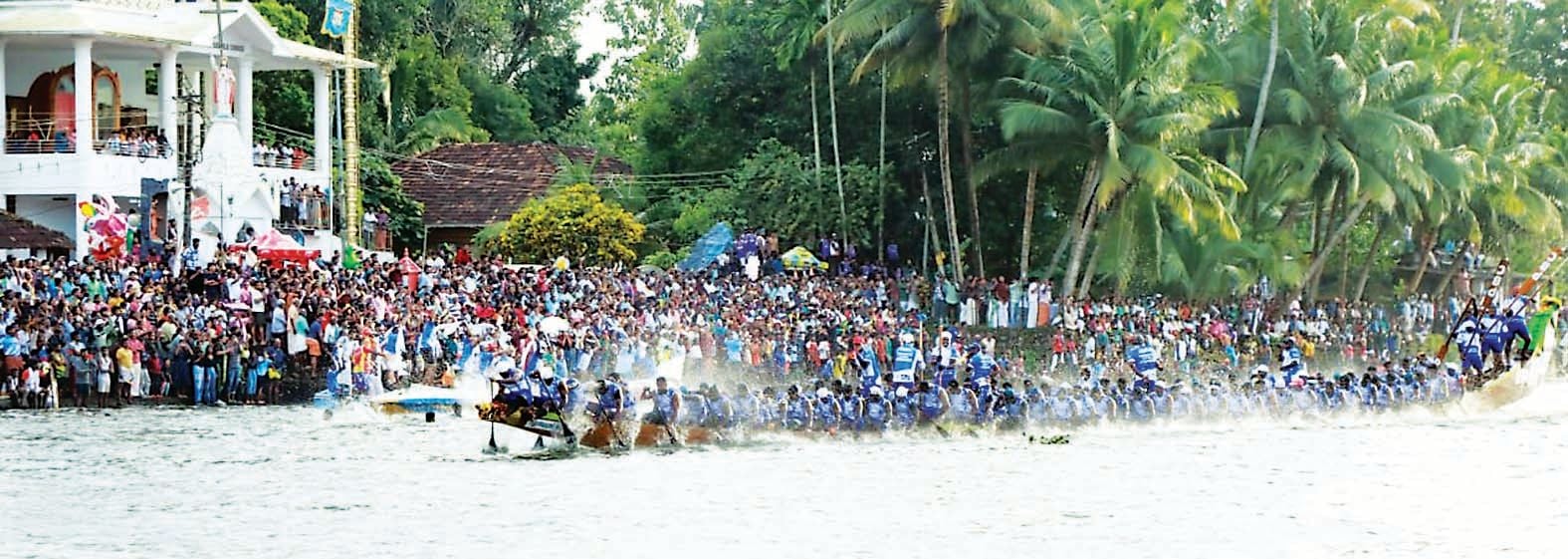 മഹാത്മാഗാന്ധി വള്ളംകളിയിൽ മേൽപ്പാടം ചുണ്ടൻ ഒന്നാമതായി ഫിനിഷ് ചെയ്യുന്നു