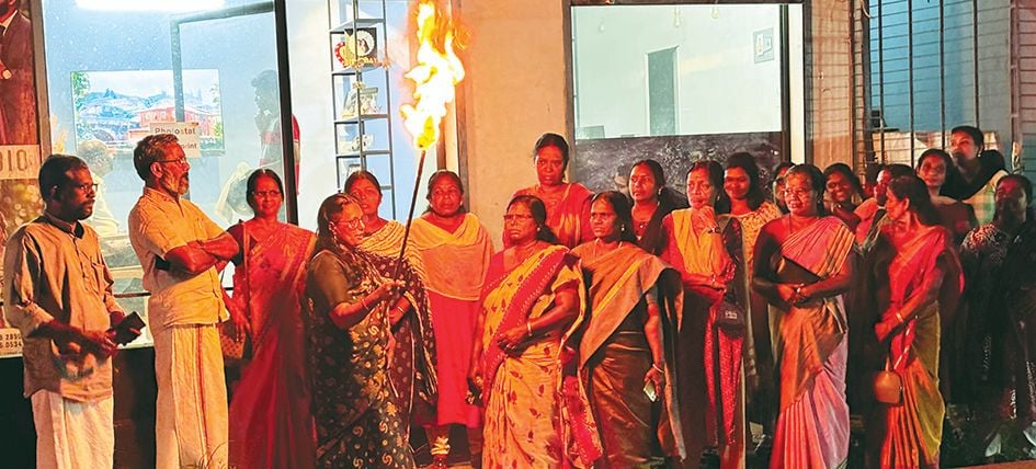 അഖിലേന്ത്യാ ജനാധിപത്യ മഹിളാ അസോസിയേഷന്‍ ബുധനൂര്‍ മേഖലാ കമ്മിറ്റി സംഘടിപ്പിച്ച  പ്രതിഷേധ സദസ് ഏരിയ സെക്രട്ടറി ബെറ്റ്സി ജിനു ഉദ്ഘാടനംചെയ്യുന്നു