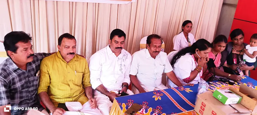 കരുണയുടെ സഹായകേന്ദ്രത്തില് തീര്ഥാടകര്ക്ക് വൈദ്യസഹായം നല്കുന്നു