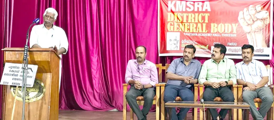 കെഎംഎസ്ആർഎ ജില്ലാ കൺവെൻഷൻ സിഐടിയു ജില്ലാ ജനറൽ സെക്രട്ടറി യു പി ജോസഫ് ഉദ്‌ഘാടനം ചെയ്യുന്നു