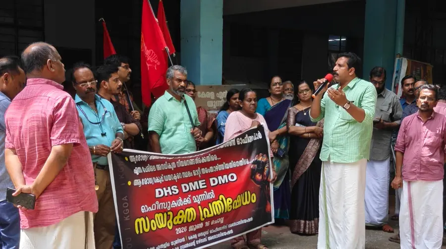 തൃശൂർ ഡിഎംഒ ഓഫീസിനുമുന്നിൽ നടന്ന യോഗം എൻജിഒ യൂണിയൻ സംസ്ഥാന സെക്രട്ടറിയറ്റംഗം
എസ് സജീവ് കുമാർ ഉദ്ഘാടനം ചെയ്യുന്നു