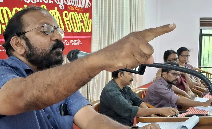 എൻജിഒ യൂണിയൻ  ജില്ലാ  ക‍ൗൺസിൽ  യോഗത്തിൽ   സംസ്ഥാന വൈസ് പ്രസിഡന്റ്‌ എസ് ഗോപകുമാർ സംസാരിക്കുന്നു 