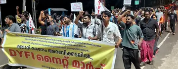 ഡിവൈഎഫ്ഐ മാള ബ്ലോക്ക് കമ്മിറ്റിയുടെ നേതൃത്വത്തിൽ സംഘടിപ്പിച്ച നൈറ്റ് മാർച്ച്