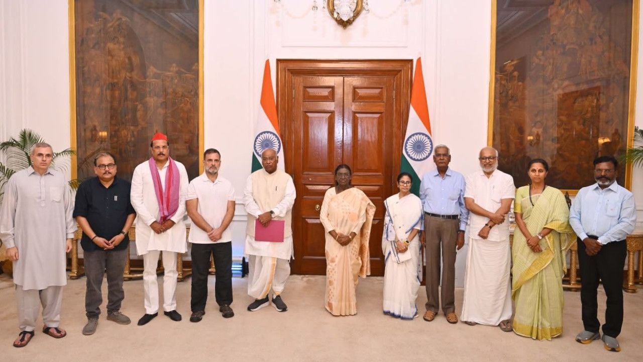 INDIA Bloc Leaders Submit Memorandum to the President.jpg