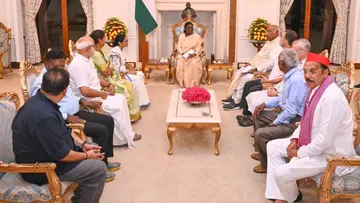 INDIA Bloc Leaders Submit Memorandum to the President 1.jpg