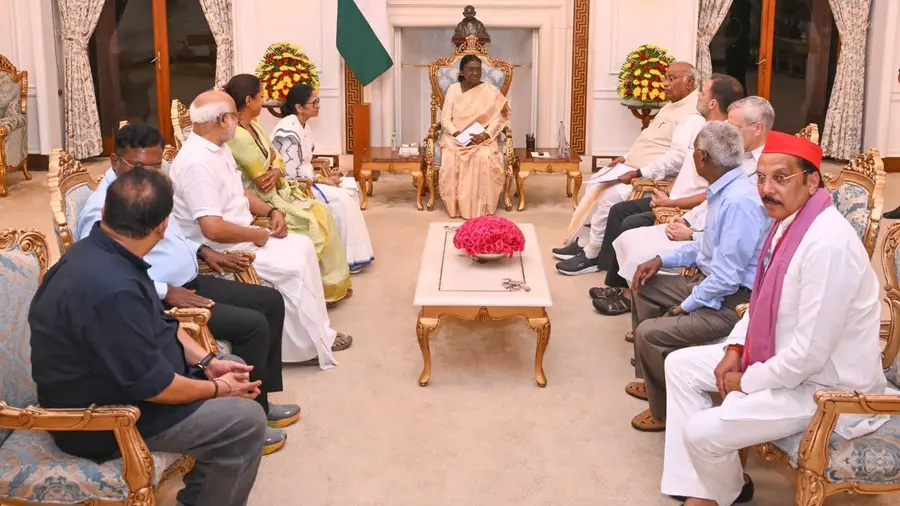 INDIA Bloc Leaders Submit Memorandum to the President 1.jpg