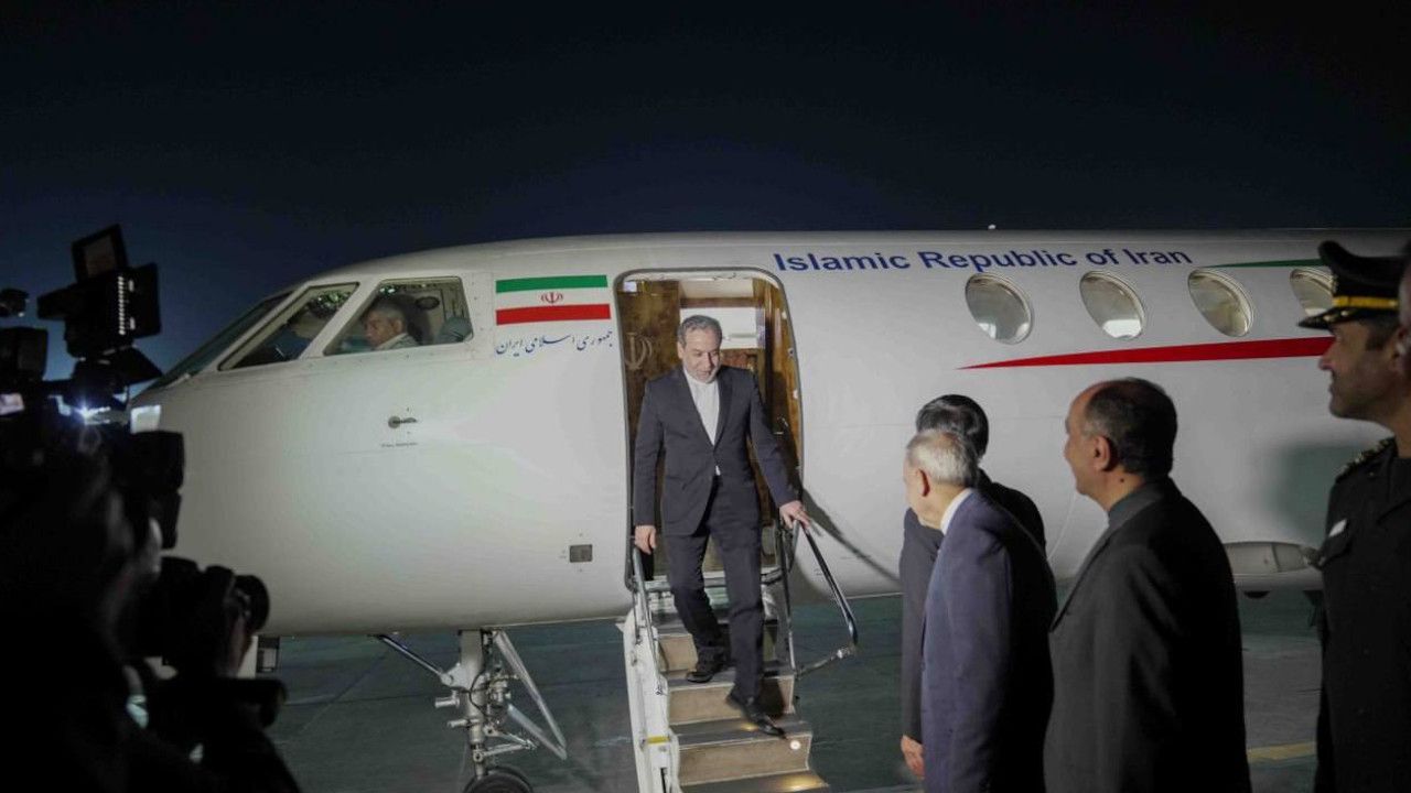 Iranian Foreign Minister arrives in Pakistan.jpg