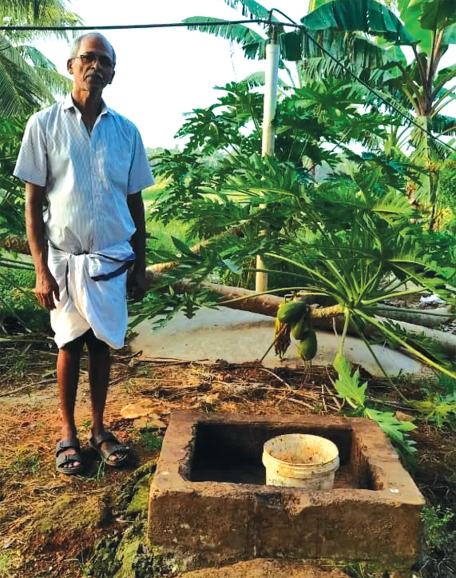 മുഹമ്മദാലി തന്റെ ജൈവവാതക പ്ലാന്റിന് സമീപം
