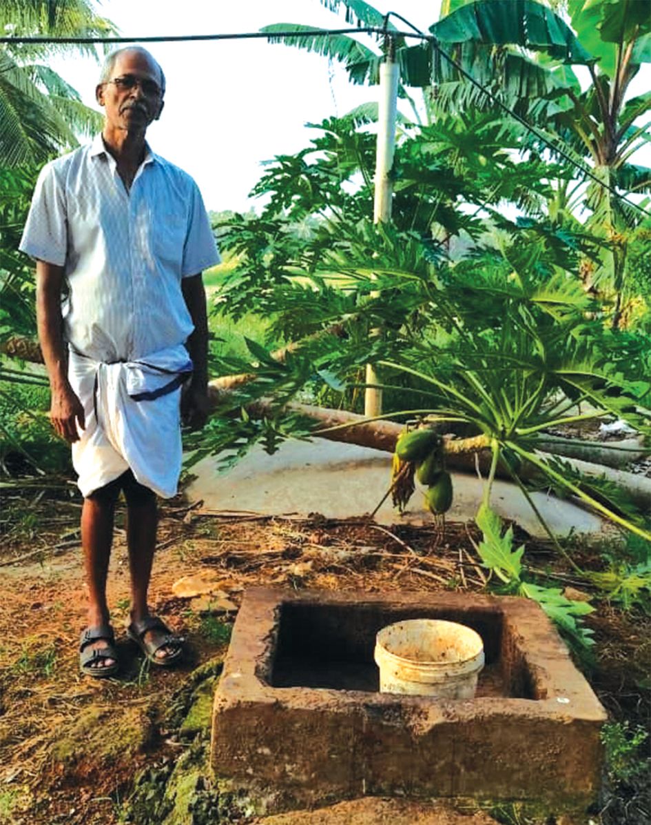 മുഹമ്മദാലി തന്റെ ജൈവവാതക പ്ലാന്റിന് സമീപം 