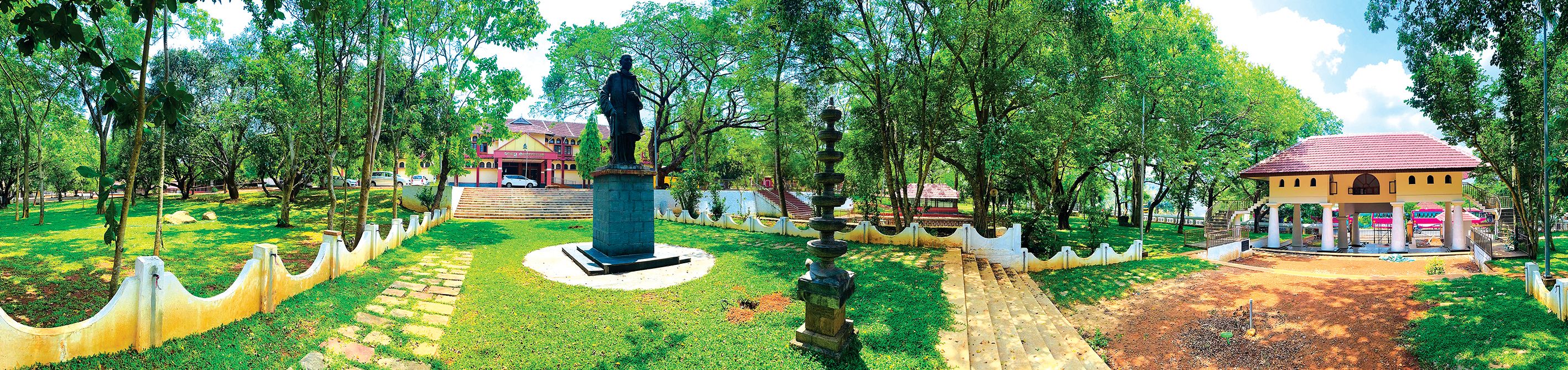 കേരള കലാമണ്ഡലം സൗന്ദര്യവൽക്കരണത്തിന്റെ ഭാഗമായി നിർമാണം പൂർത്തിയാകുന്ന  ഉദ്യാനം