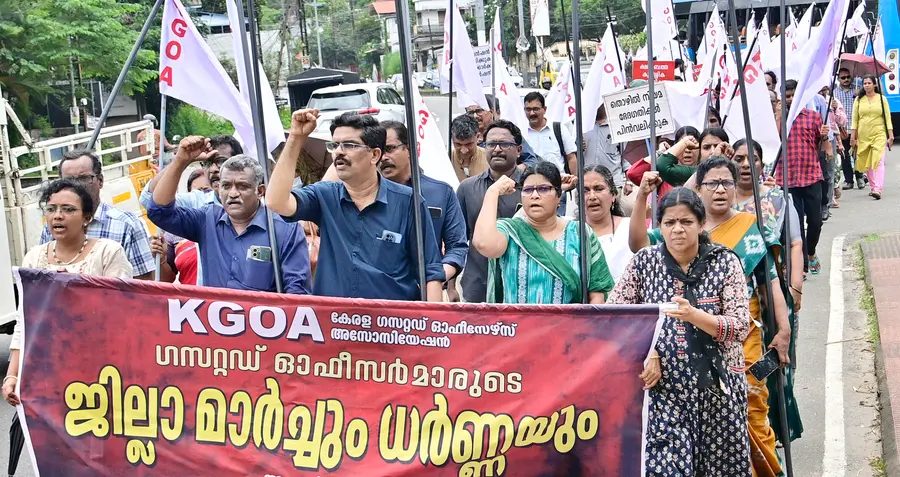 കേരള ഗസറ്റഡ് ഓഫീസേഴ്സ് അസോസിയേഷൻ നേതൃത്വത്തിൽ കലക്ടറേറ്റിലേക്ക് നടത്തിയ ജില്ലാ മാർച്ച്
