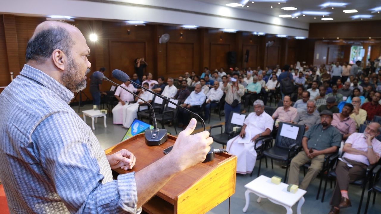 KOCHI CANAL RENOVATION PROJECT P RAJEEV AT MEETING