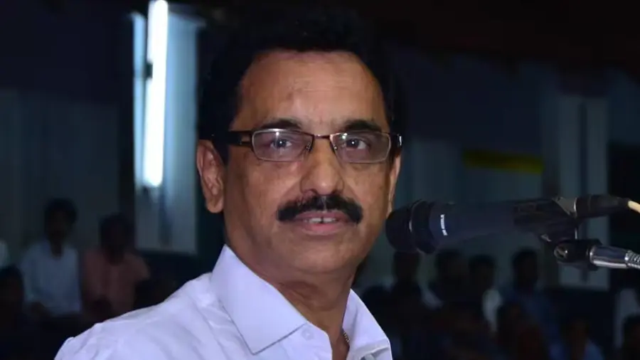 കെപി മോഹനൻ എംഎൽഎക്കെതിരെ കയ്യേറ്റശ്രമം - Deshabhimani