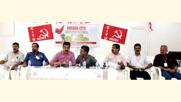 കേരള ഓട്ടോമൊബൈൽ സെയിൽസ് ആൻഡ് സർവീസ് എംപ്ലോയീസ് അസോ. ജില്ലാ സമ്മേളന ഉദ്ഘാടനവേദിയിൽനിന്ന്