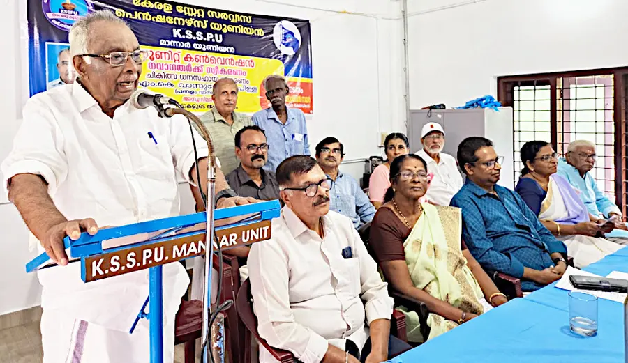 കെഎസ്എസ്പിയു മാന്നാർ യൂണിറ്റ് സമ്മേളനം സംസ്ഥാന രക്ഷാധികാരി
എൻ സദാശിവൻനായർ ഉദ്ഘാടനംചെയ്യുന്നു