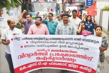 കേന്ദ്രമന്ത്രി രാജിവയ്-ക്കണമെന്നാവശ്യപ്പെട്ട് കെഎസ്‍ടിഎ നേതൃത്വത്തിൽ പാലക്കാട് നഗരത്തിൽ നടത്തിയ പ്രതിഷേധ പ്രകടനം
