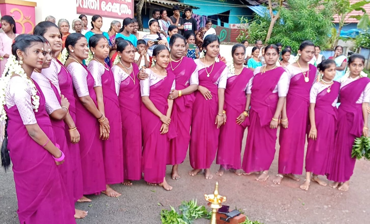 നൃത്തമഞ്ജരി കൈകൊട്ടിക്കളി സംഘം