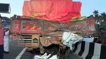 Kaipamangalam Car accident.jpg