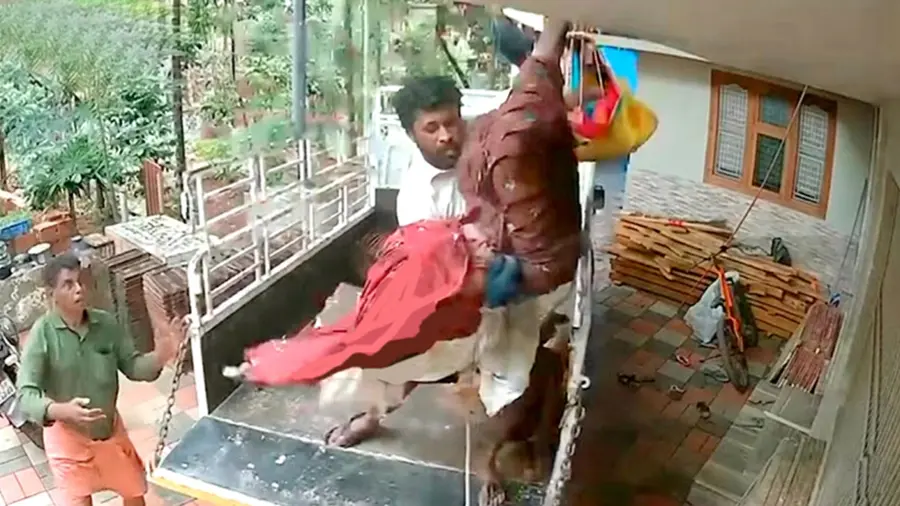 Kallikandy workers rescue cctv