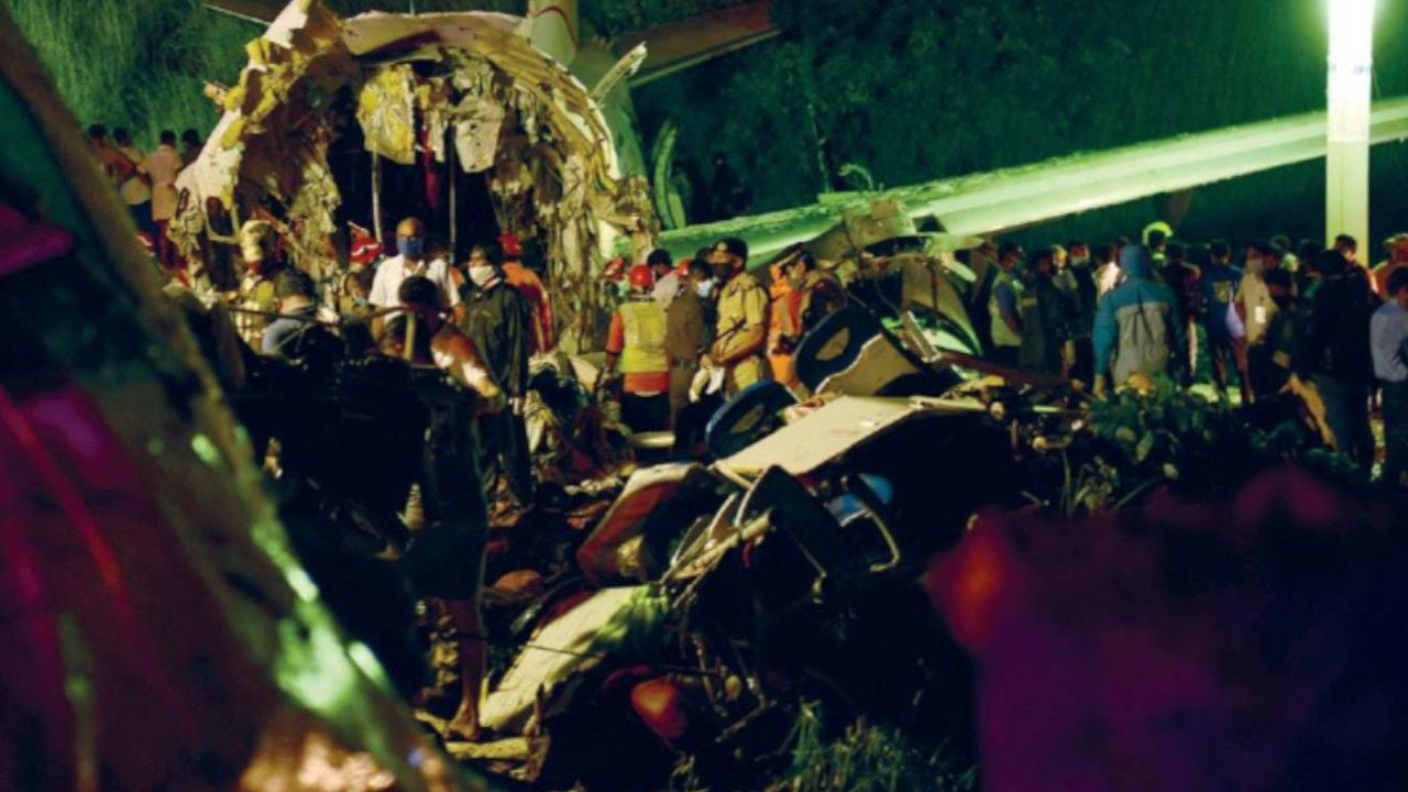 Karipurplanecrash 1.jpg