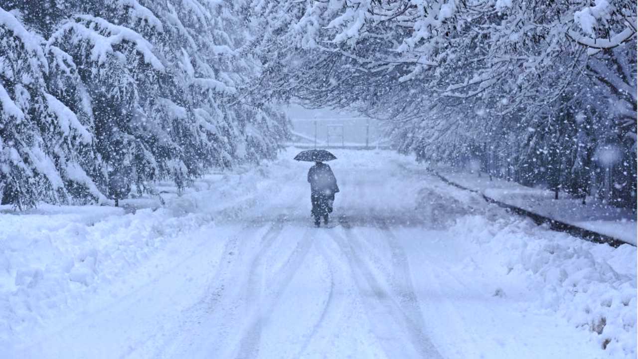  A man walks as heavy snowfall continues in Srinagar, Kashmir