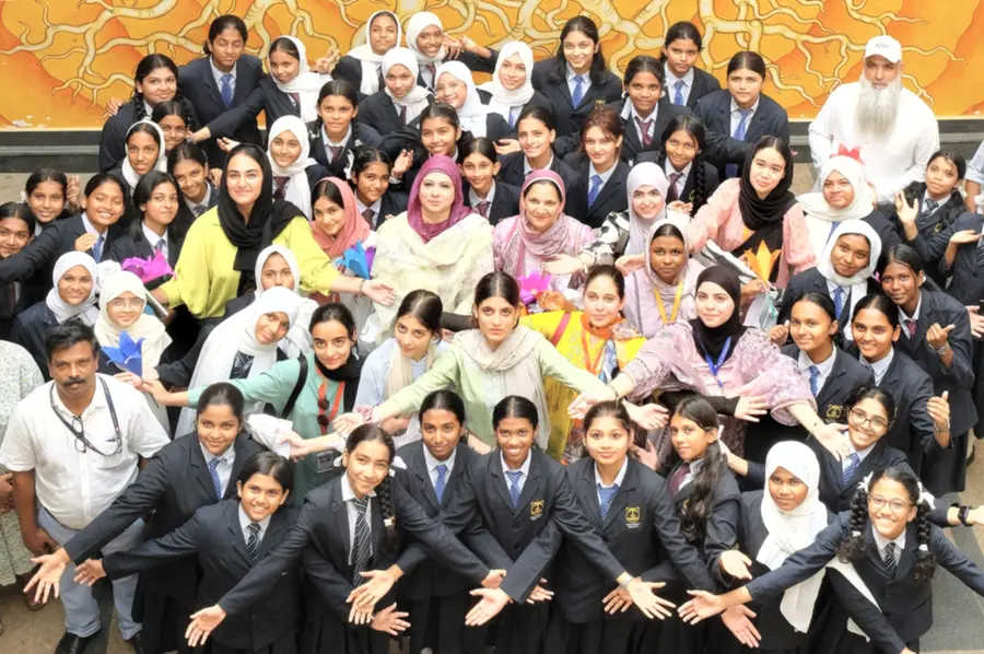 കശ്മീരിലെ കോത്തിബാഗ് ഗവ. ഗേള്‍സ് ഹയര്‍ സെക്കന്‍ഡറി സ്‌കൂളിലെ വിദ്യാര്‍ഥികളും അധ്യാപകരും  നടക്കാവ് വൊക്കേഷണല്‍ ഹയര്‍ സെക്കന്‍ഡറി സ്‌കൂള്‍ ഫോര്‍ ഗേള്‍സ് സന്ദര്‍ശിച്ചപ്പോള്‍