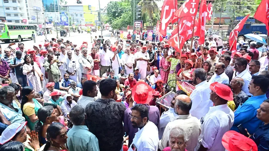 Kerala Street Vendors Secretariat march