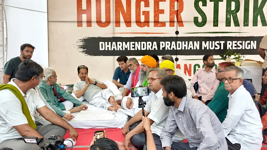 Kisan Morcha Leaders Extend Support to Sonam Wangchuk