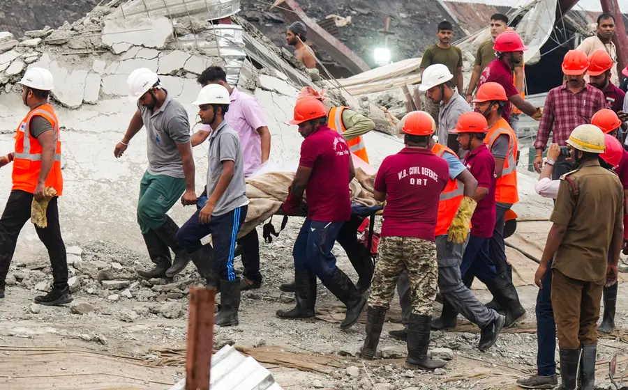 Roof collapse Kolkata