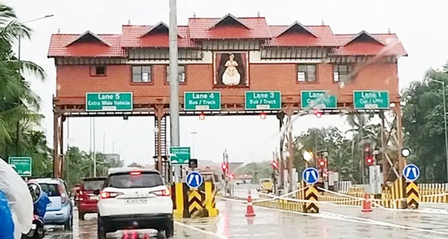 ദേശീയപാത രാമനാട്ടുകര - വെങ്ങളം റീച്ചിൽ കൂടത്തുംപാറയിലെ ടോൾ പ്ലാസ