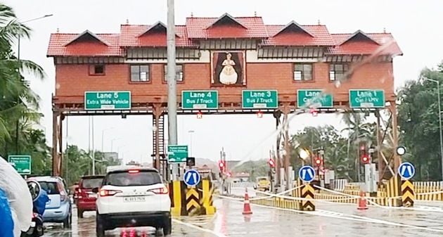 ദേശീയപാത രാമനാട്ടുകര - വെങ്ങളം റീച്ചിൽ കൂടത്തുംപാറയിലെ ടോൾ പ്ലാസ