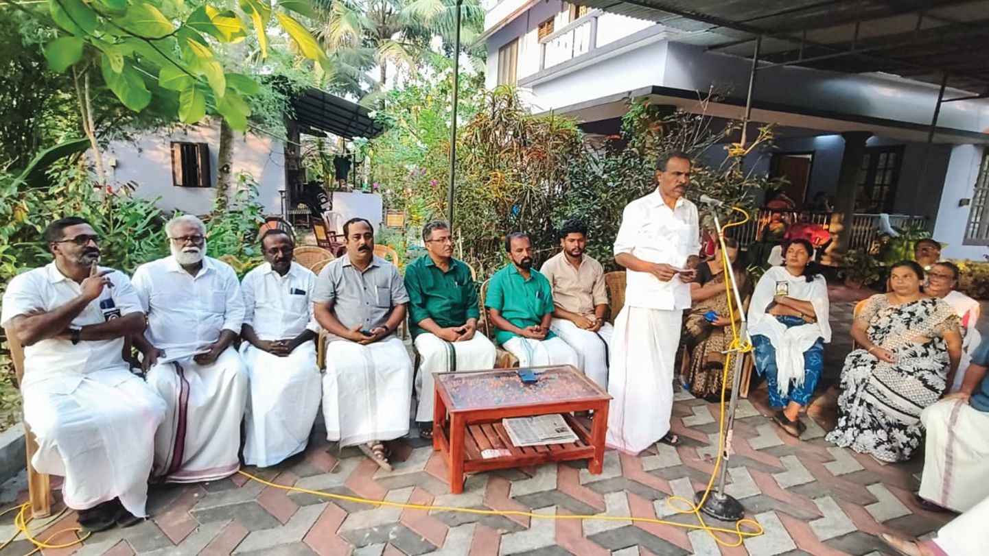 ആർ മനോഹരൻപിള്ള അനുസ്‌മരണയോഗത്തിൽ സിപിഐ എം സംസ്ഥാന കൺട്രോൾ കമീഷൻ ചെയർമാൻ  കെ എച്ച് ബാബുജാൻ സംസാരിക്കുന്നു