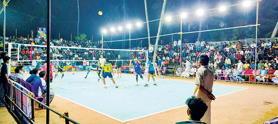 ആറാട്ടുപുഴ ബിആർസി മൈതാനത്തെ വോളിബോൾ മത്സരത്തിൽനിന്ന്