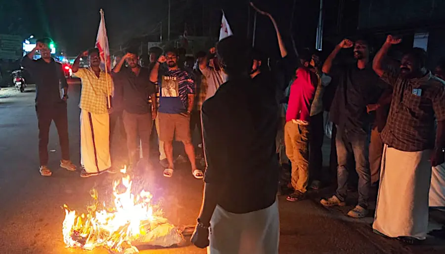 Protest organized by DYFI Karthikappally Block Committee against Rahul Mangkootatil