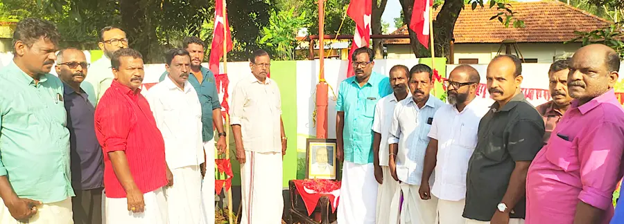 കെ കൃഷ്ണനുണ്ണിത്താൻ അനുസ്മരണം സിപിഐ എം ജില്ലാ കമ്മിറ്റിയംഗം മുരളി തഴക്കര ഉദ്ഘാടനംചെയ്യുന്നു