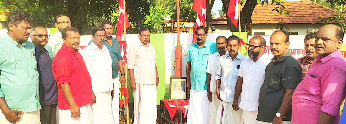  കെ കൃഷ്‌ണനുണ്ണിത്താൻ അനുസ്‌മരണം സിപിഐ എം ജില്ലാ കമ്മിറ്റിയംഗം മുരളി തഴക്കര ഉദ്ഘാടനംചെയ്യുന്നു