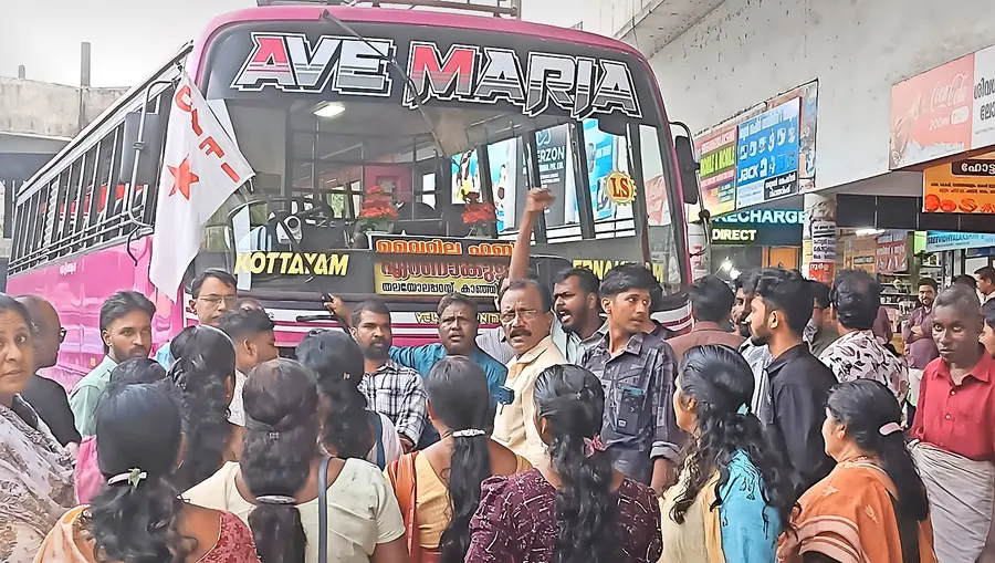 സ്വകാര്യബസ് അപകടം