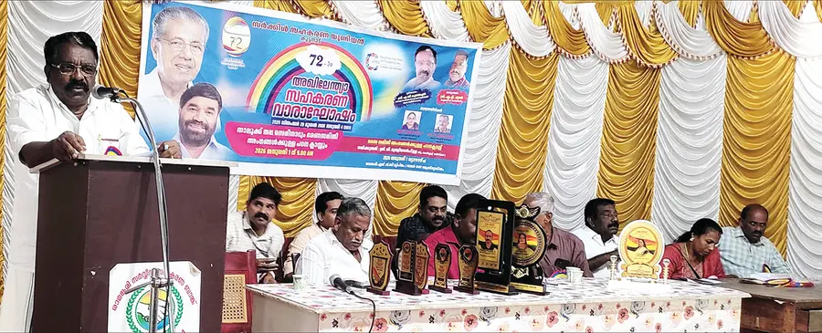 കുട്ടനാട് സർക്കിൾ സഹകരണ യൂണിയന്റെ താലൂക്കുതല സെമിനാറും ഭരണസമിതിംഗങ്ങൾക്കായി സംഘടിപ്പിച്ച പഠനക്ലാസും സംസ്ഥാന സഹകരണ യൂണിയൻ ഭരണസമിതിയംഗം എ ഡി കുഞ്ഞച്ചൻ ഉദ്ഘാടനംചെയ്യുന്നു